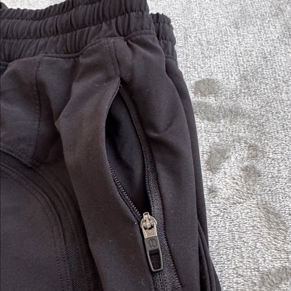 Lululemon Pacebreaker shorts - Picture 5 of 5